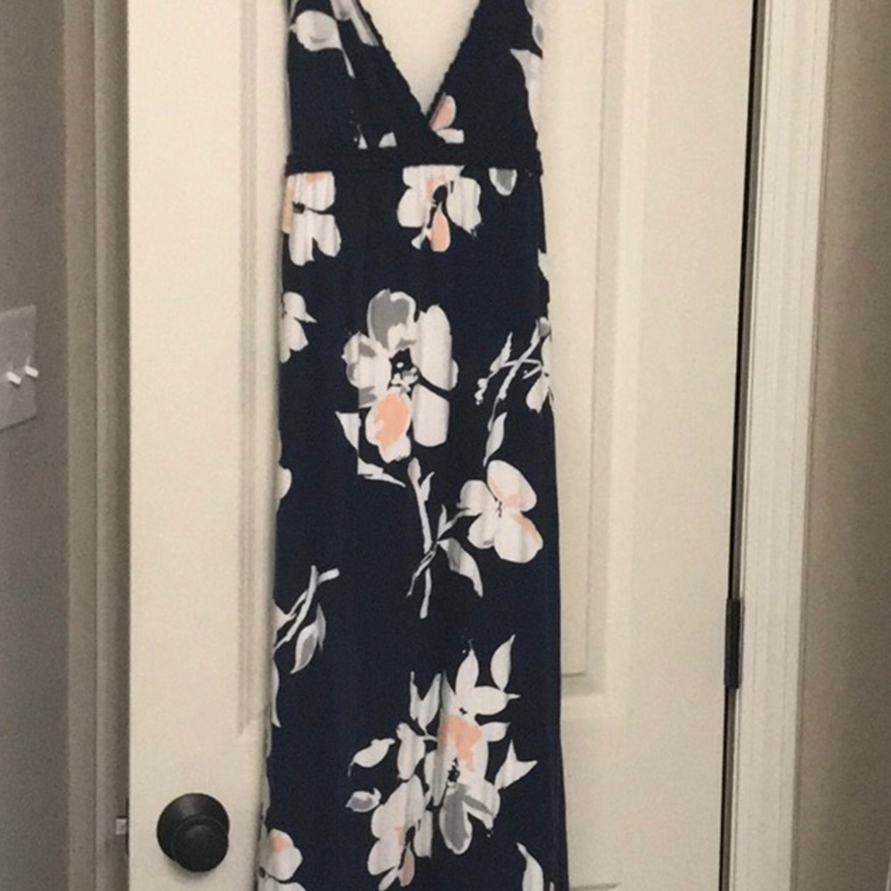 Maxi Dress💃🏽💃🏽💃🏽💃🏽💃🏽 - Picture 4 of 6